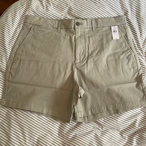 NWT Gap shorts 34 waist 6” length  tan